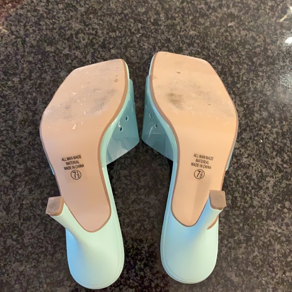 Very cute heeled mule sandals. - Picture 6 of 7